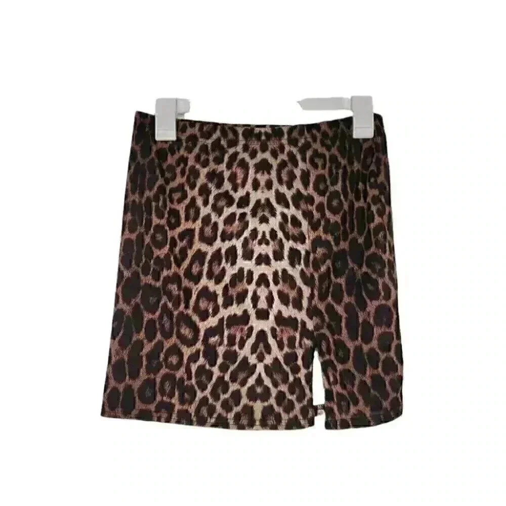PrettyLittleThing Brown Leopard Print Split Mini Skirt for Sexy Looking Girls - Picture 2 of 9